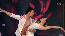 超级惊喜：平安演唱英文歌，歌声好听，身后的表演更精彩