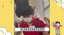 奥运冠军汪顺在机场被大妈强行拖拽