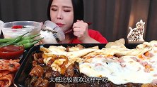 美女是有多“重口味”，用10斤芝士炖鸡，看看这吃法，太能吃了