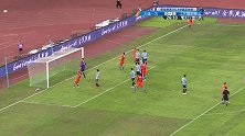 崔鹏右路角球送前点 刘军帅插上头槌高出横梁