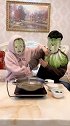 逗逼夫妻吃火锅，加上敷面膜，解密如何获得更便宜的火锅全攻略！