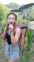 美女真是有才华，这样表演才艺很精彩！