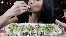 小伙看到竹节蛏吐沙子，将视频放到网上，网友表示不想再吃了！
