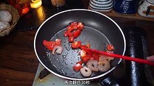 炒虾仁的最佳搭配菜，我认为西红柿是炒虾仁的最佳配菜，特别开胃