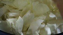 辣手撕包菜做法，香辣爽口，端上桌都夸好吃