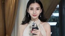 时尚辣妈Angelbaby巴黎看秀回国 自曝赶着送小海绵上学