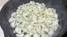 花菜炒出来不入味？那是方法不对，跟着视频来学，入味又好吃