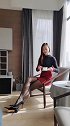 美女穿黑色丝袜和包臀裙显瘦，凸显成熟的女人性感一面！