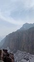 带着您一起看崖上人家，风景如画，宛如仙境一般。