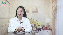 7岁女孩在案板下学习一个月！网友：案板上是生活，案板下是未来