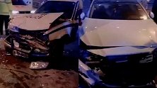 哈尔滨一轿车闯卡连撞多车 现场警车损毁严重 目击者称疑似酒驾