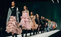 AWAYLEE2020春夏LIGHT系列闪亮压轴上海时装周 甜美仙酷风席卷秀场
