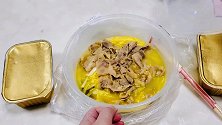外卖90元“金汤肥牛”蟹黄虾仁炒饭，加上桂花冰粉，吃完还想吃