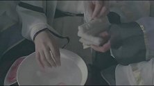美女被偷袭，点水成珠就将对方反杀，让人大开眼界！