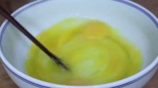 教你在家摊蛋皮，记住两个窍门，又薄又劲道还不破，超级好吃！