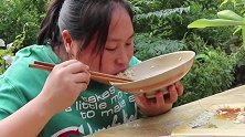 胖妹嘴馋吃红烧鱼，汤汁才是下饭灵魂，这吃相太馋人