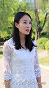 小伙携女友乱扔垃圾，女子捡到后，用他的道理教育他