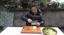 农家饭“四季豆腊肉箜饭”配上“烧椒皮蛋”，这味道简直绝了