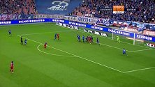 开场60分钟斯威第一脚射门 冯劲外围远射稍稍偏出球门
