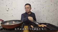 试吃飞鱼卵与黑墨鱼香肠，两相对比口味回味无穷，吃起来实在满足