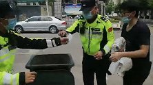 差30秒！交警翻垃圾帮忙找回准考证，考生最后关头冲进考场