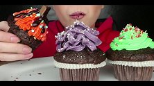 彩色奶油巧克力玛芬纸杯蛋糕可不是只有颜值，口感也非常棒呀