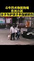 烈犬挣脱狗绳扑孩子 斗牛犬 文明遛狗