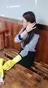 17岁美女服务员，几天没洗头了