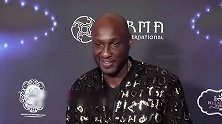 篮球-17年-精神抖擞！奥多姆身着潮装亮相万圣节派对-新闻