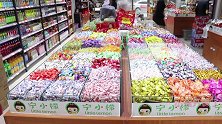 校园剧：同学们在零食店选了一堆糖果，结果把老师都吓晕了，真逗