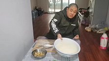 老陈美食：油渣做发面饼，柔软多层又美味，还是小时候的那个味