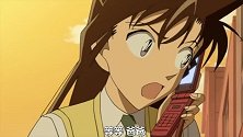 毛利小五郎在电话里对女儿大吼大叫，小兰觉得他很可疑！