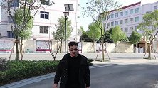新年路上撒钱骗局，专挑骑电瓶车的人下手