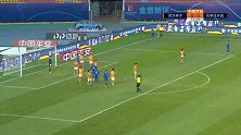 卓尔任意球被解围 王鹏禁区外撩射被后卫挡出底线