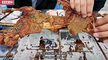 外国人吃中国烤全羊集锦，两人吃一只太过瘾，为了它也要留在中国