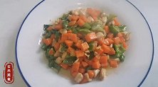 古月和你分享胡萝卜炒鸡丁，荤素搭配，营养均衡，下饭好菜