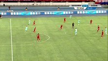 北控防线被完全压缩 杨宇右脚弧线球高出横梁