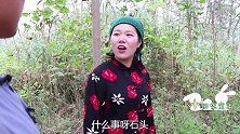 小小用木棍自制超大钓鱼竿，没想钓出了大鱼，烤着吃真香