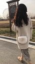 公园拍到一位时尚小姐姐，小个子这样搭配，怎么穿怎么瘦