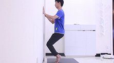双腿合不拢并不上，膝盖还痛，1个动作改善它，每天踮脚蹲一蹲