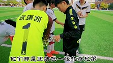 中牟县新圃街小学追风少年足球队练习足球