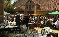 男子二手市场买了个旧钟竟藏着20万现金 全归自己所有