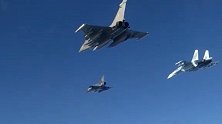 北约军机频频挑衅越境 实拍俄罗斯硬核回击苏-27升空拦截