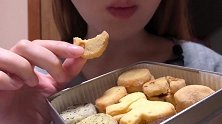 看起来平淡无奇的什锦饼干，咀嚼音听起来却超级过瘾