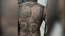 乔丹球衣身上纹 敬你是个社会人