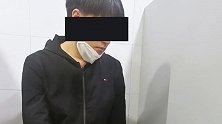 四川泸州：行拘！猥琐男偷窥女厕，手机从下方偷拍