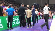 别扒拉我！CBA转播团队工作人员遭到广厦助理教练王博恶意阻拦