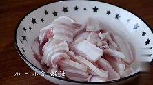 五花肉这样烤着吃，太香了，肥而不腻，生菜和大蒜不能少