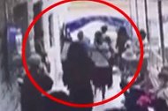 云南昆明：男子不戴口罩硬闯医院，被拦后对女医护拳打脚踢