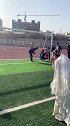 这新娘应该是足球队的，脚法这么准